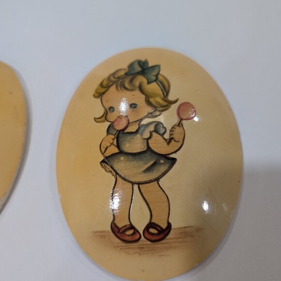 Vintage Chalkware Wall Hanging Ovals Featuring Little Girls - Picture 2 of 4